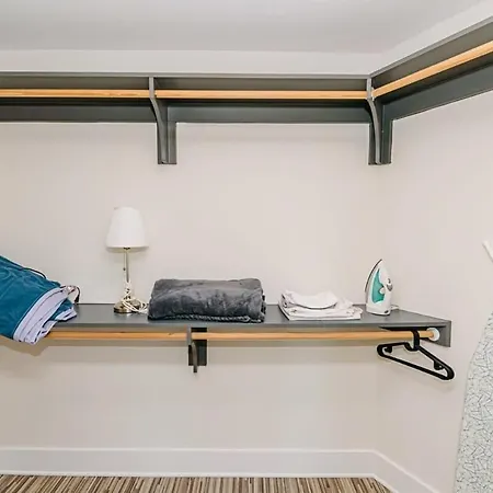 Uptown 2br Furnished