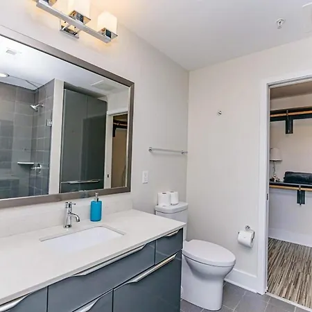 Uptown 2br Furnished Apartment