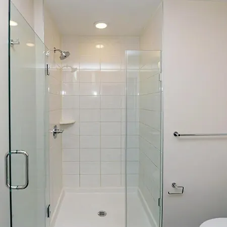 Uptown 2br Furnished Apartment *
