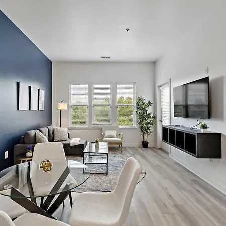 Stylish, 5 Min To Dt, Parking, Gym , Wd, Sleeps 6 * Charlotte