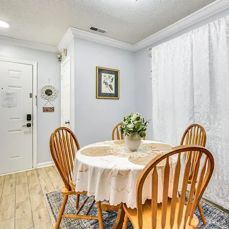 Holiday home 3 Mi To Bojangles Coliseum Townhome With Patio!