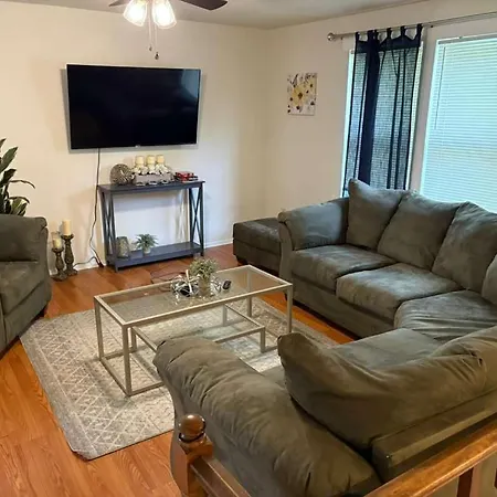 Holiday home Spacious 4br - 10 Min To Uptown - Yard - Pets Ok