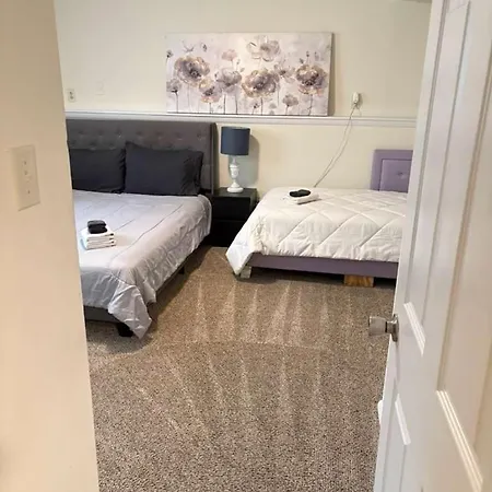 Spacious 4br - 10 Min To Uptown - Yard - Pets Ok Holiday home *