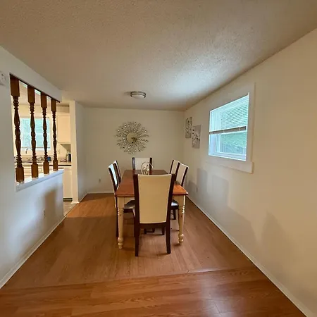 Spacious 4br - 10 Min To Uptown - Yard - Pets Ok Holiday home