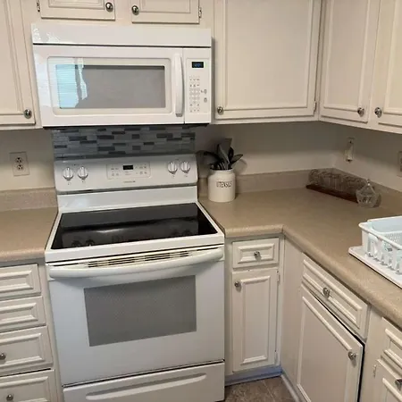 Spacious 4br - 10 Min To Uptown - Yard - Pets Ok *