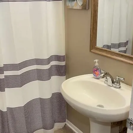 Holiday home Spacious 4br - 10 Min To Uptown - Yard - Pets Ok