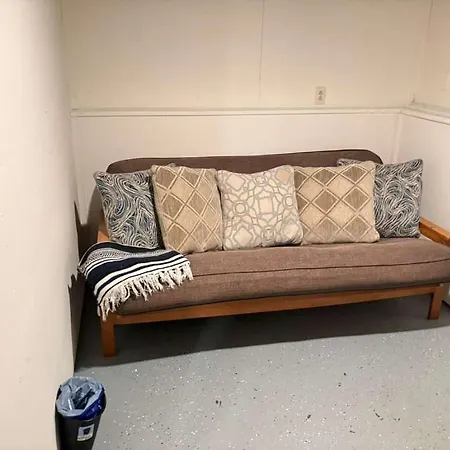 Spacious 4br - 10 Min To Uptown - Yard - Pets Ok Holiday home *