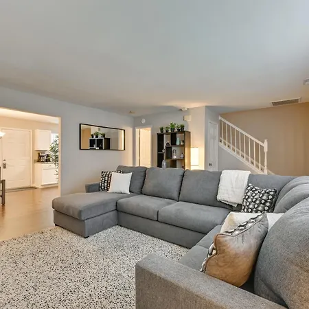 Near Uncc! Family Retreat W/ Deck Holiday home Charlotte