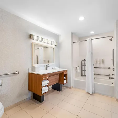 Home2 By Hilton Airport 3*