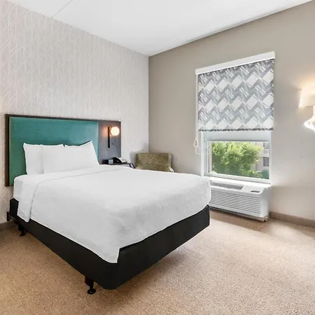 Home2 By Hilton Airport 3*