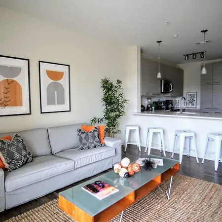 Apartment League Flats Uptown At West Trade Street *
