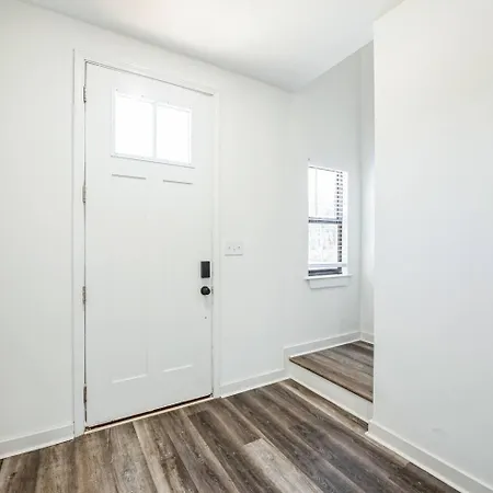 Pet Friendly 3br House In