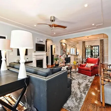 Relax Or Entertain In Luxurious 2br With Patio Holiday home Charlotte