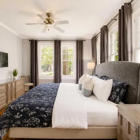 2 Bedroom In Myers Park With Comfortable Screened Porch Charlotte