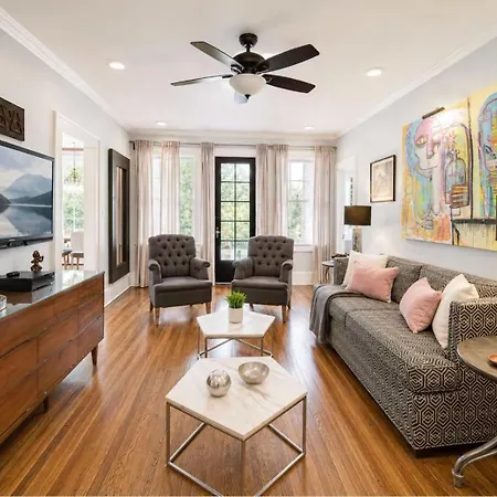 2 Bedroom In Myers Park With Comfortable Screened Porch