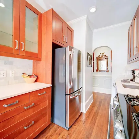 2 Bedroom In Myers Park With Comfortable Screened Porch Charlotte