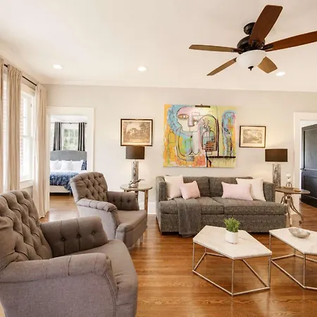 2 Bedroom In Myers Park With Comfortable Screened Porch Holiday home *