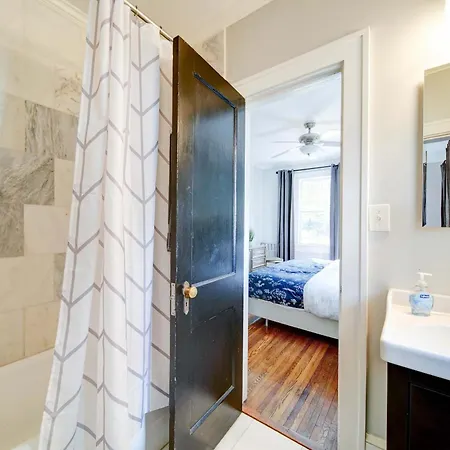 Holiday home 2 Bedroom In Myers Park With Comfortable Screened Porch Charlotte