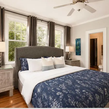 2 Bedroom In Myers Park With Comfortable Screened Porch Charlotte