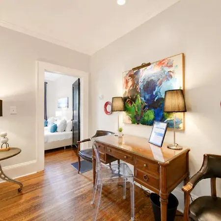 2 Bedroom In Myers Park With Comfortable Screened Porch Charlotte