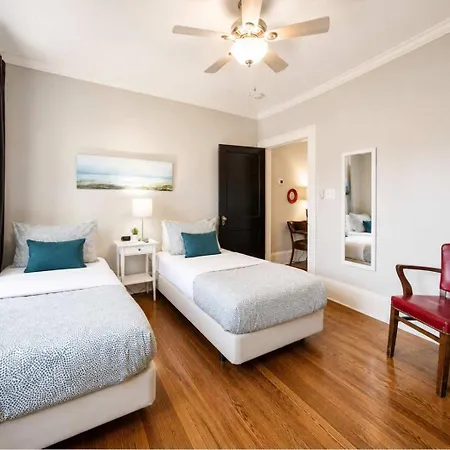 2 Bedroom In Myers Park With Comfortable Screened Porch *