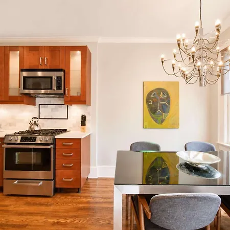 2 Bedroom In Myers Park With Comfortable Screened Porch *