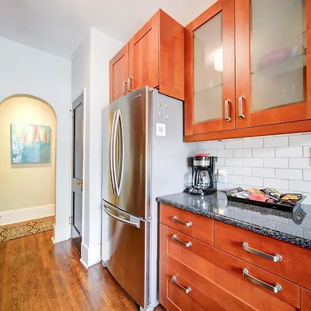 Luxurious Myers Park Living With Screened Porch *