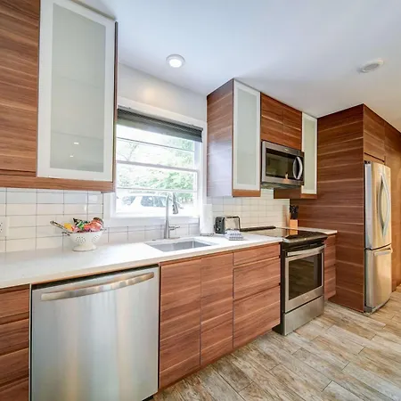 Holiday home Comfortable And Stylish Near Myers Park