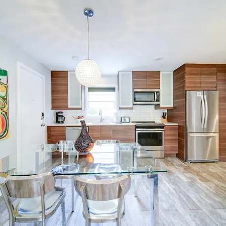 Comfortable And Stylish Near Myers Park Holiday home