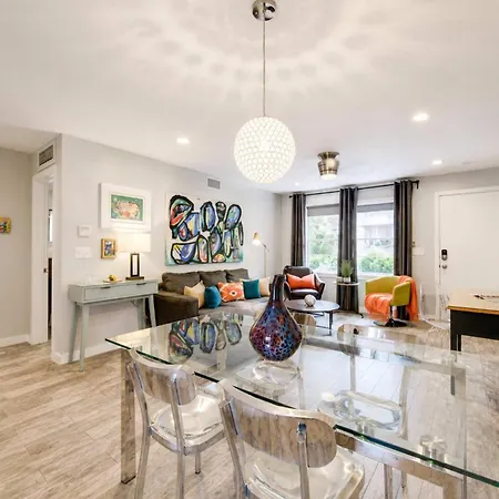 Holiday home Comfortable And Stylish Near Myers Park