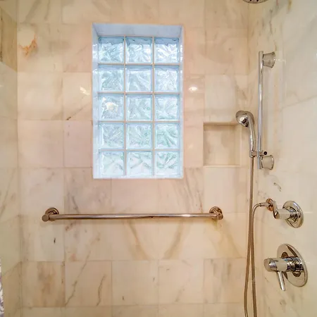 Comfortable And Stylish Near Myers Park * Charlotte