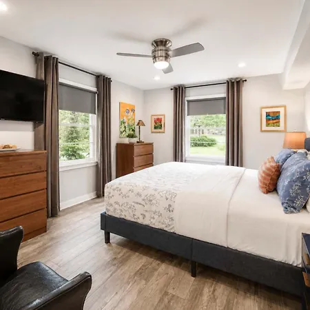 Holiday home Comfortable And Stylish Near Myers Park Charlotte