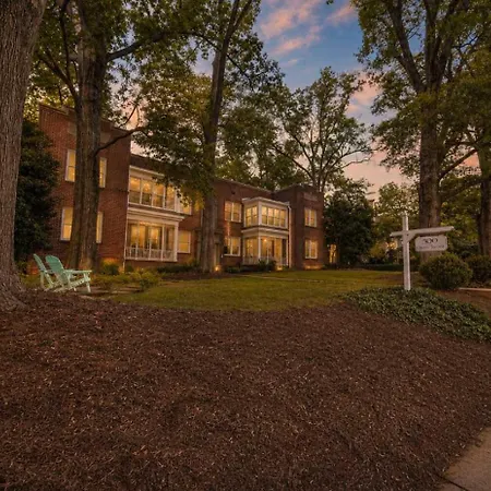 Contemporary Gem In The Heart Of Myers Park Holiday home *