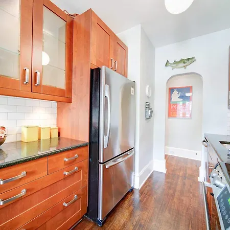 Holiday home Contemporary Gem In The Heart Of Myers Park *