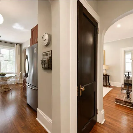 Contemporary Gem In The Heart Of Myers Park Holiday home *