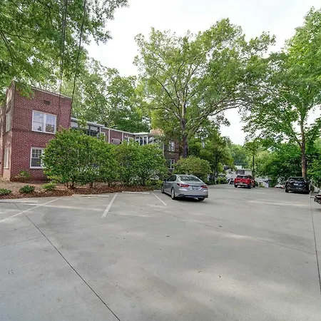 Contemporary Gem In The Heart Of Myers Park Holiday home *