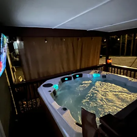 Family House With Jacuzzi
