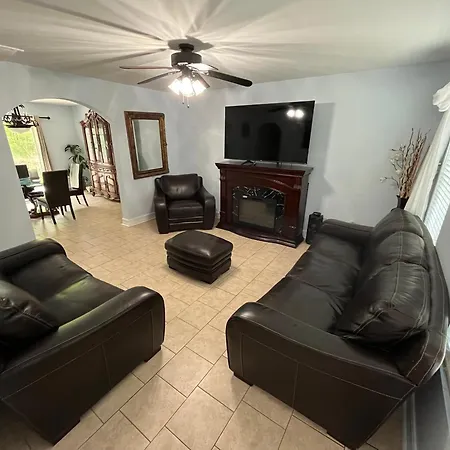 Family House With Jacuzzi Charlotte