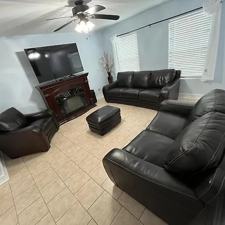 Family House With Jacuzzi Holiday home Charlotte