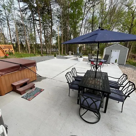 Family House With Jacuzzi * Charlotte