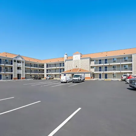 Suburban - Ballantyne Hotel 3*