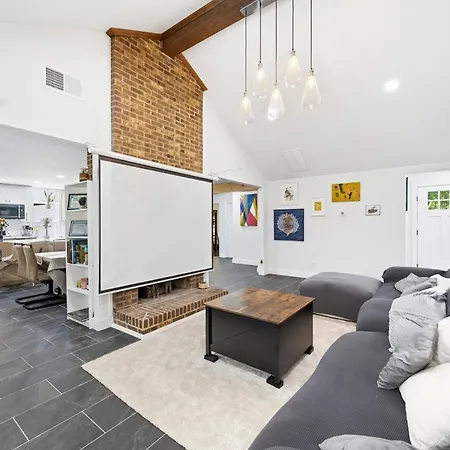 Bedrooms With Private Bath - 12min From Uptown Guest house *