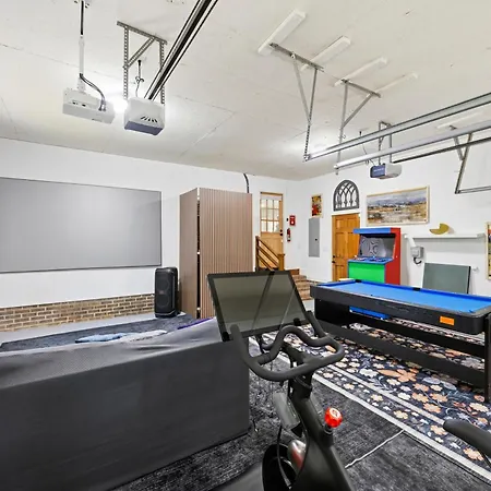 Bedrooms With Private Bath - 12min From Uptown Guest house Charlotte