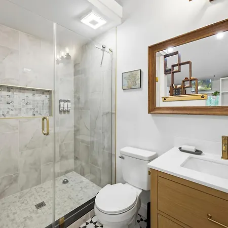 Bedrooms With Private Bath - 12min From Uptown Guest house