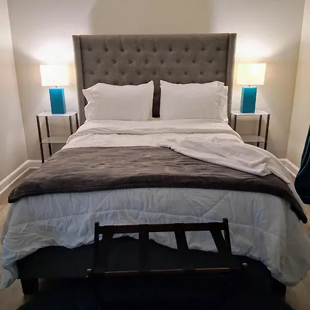 Apartment The Serene Uptown Flat *