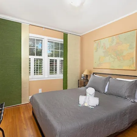Outdoor Oasis In Popular Plaza Midwood Holiday home *