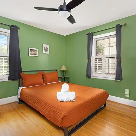 Outdoor Oasis In Popular Plaza Midwood Holiday home Charlotte