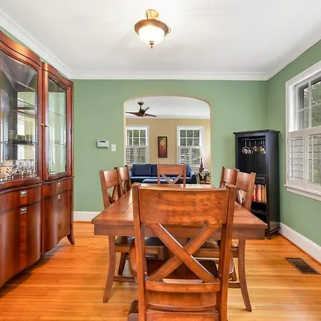 Outdoor Oasis In Popular Plaza Midwood
