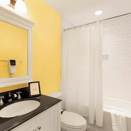 Outdoor Oasis In Popular Plaza Midwood Holiday home