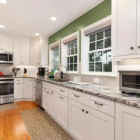 Holiday home Outdoor Oasis In Popular Plaza Midwood